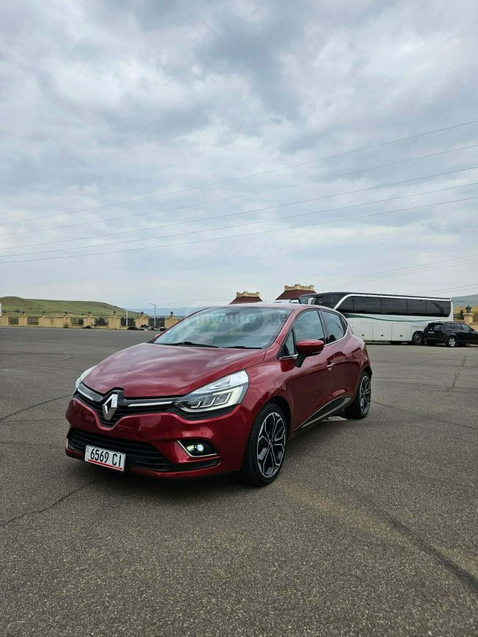 Renault Clio - фото 1