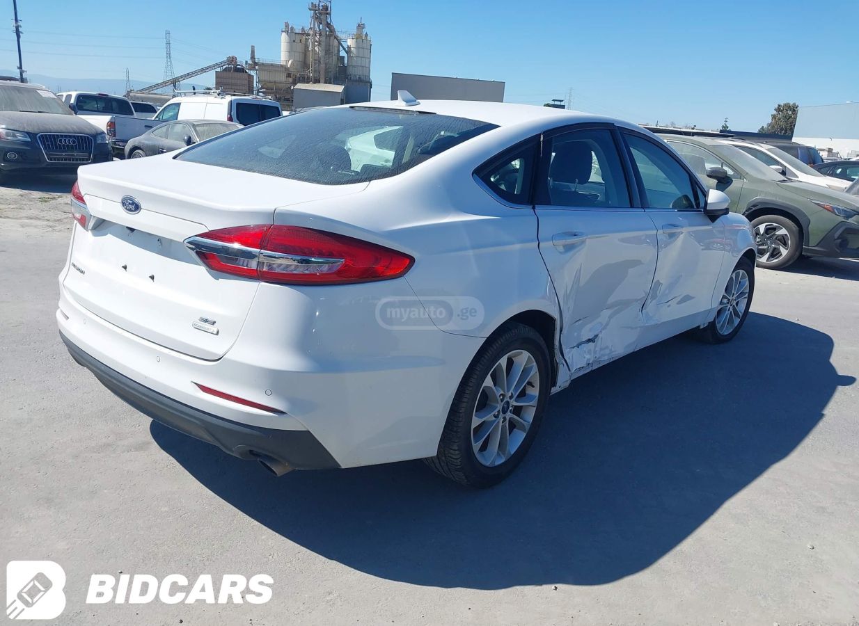 Ford Fusion - фото 4