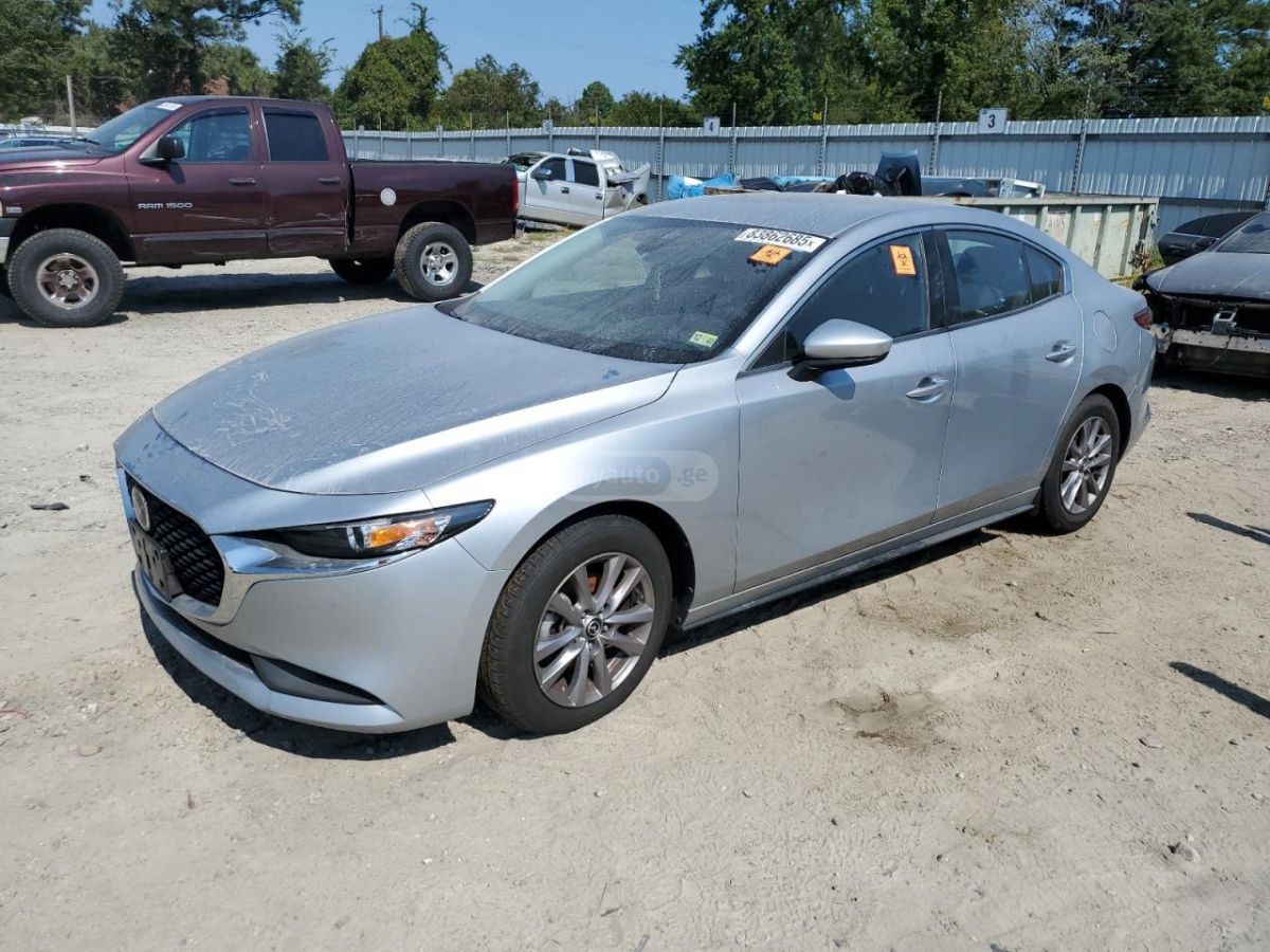 Mazda Mazda 3 - фото 1