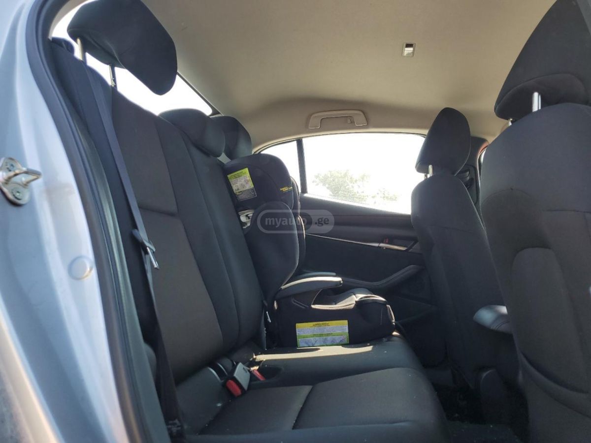 Mazda Mazda 3 - фото 9