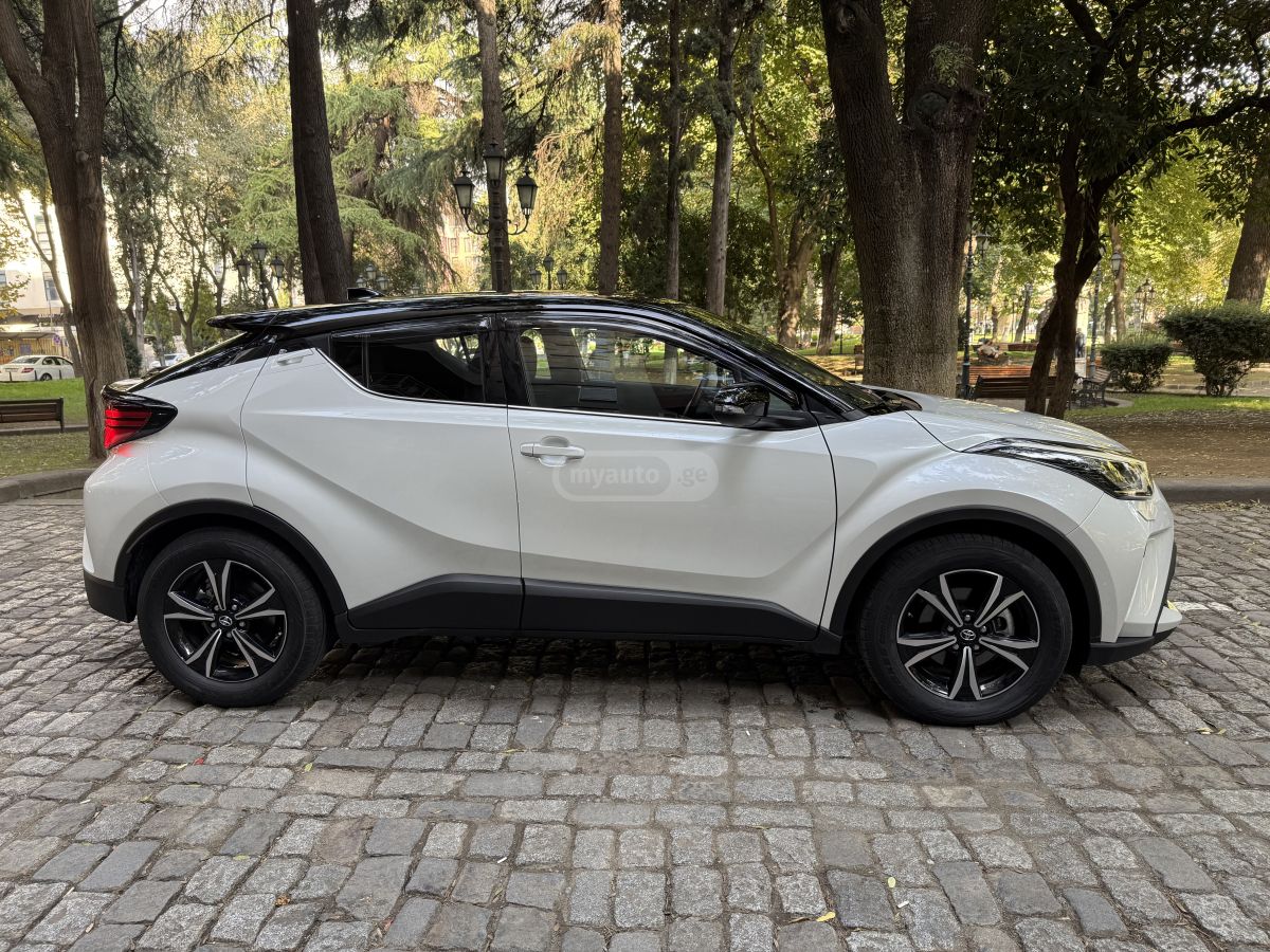 Toyota CHR - фото 1