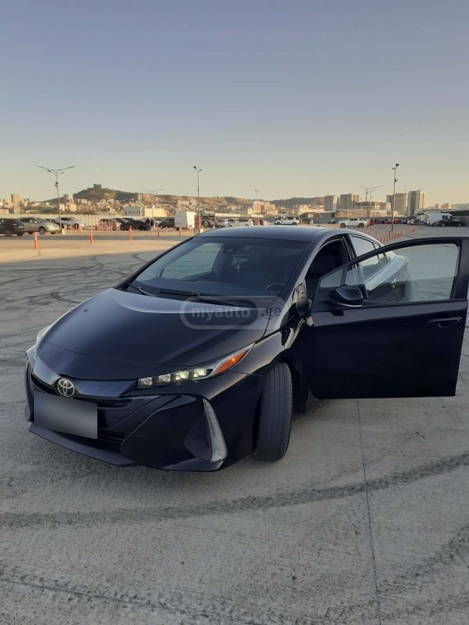 Toyota Prius Prime - фото 1