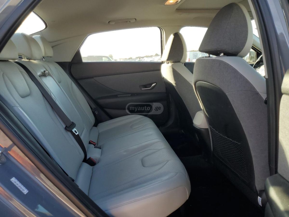 Hyundai Elantra - фото 10