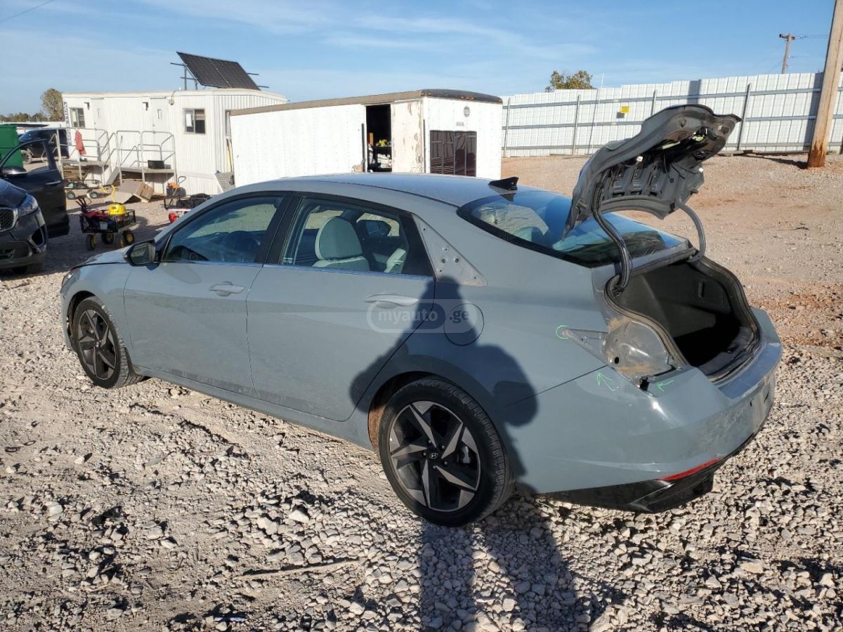 Hyundai Elantra - фото 2