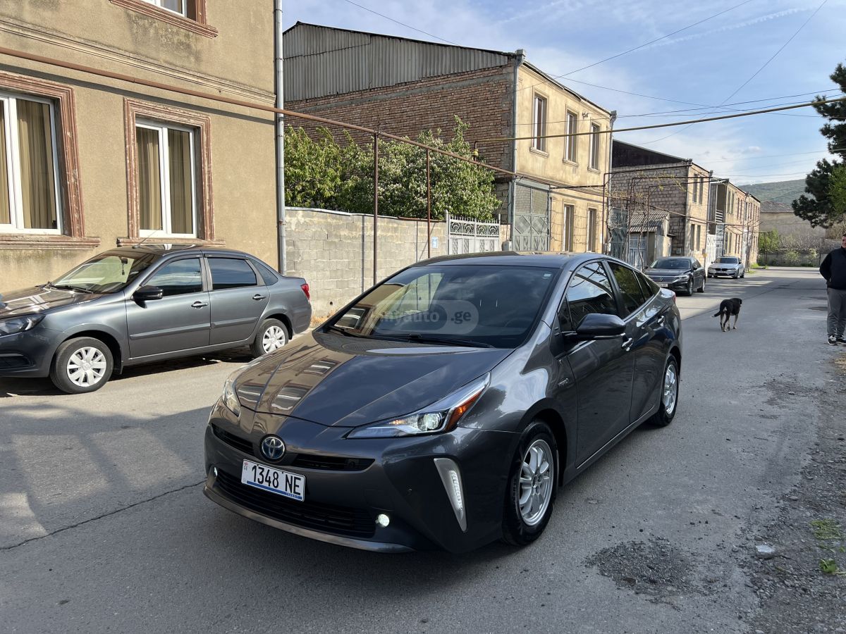 Toyota Prius - фото 1