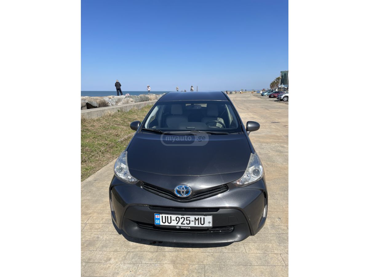 Toyota Prius V - фото 4