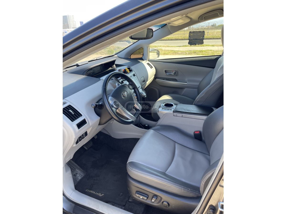 Toyota Prius V - фото 5