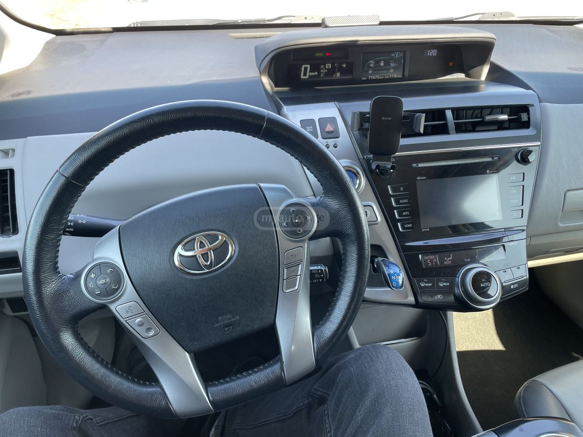 Toyota Prius V - фото 7