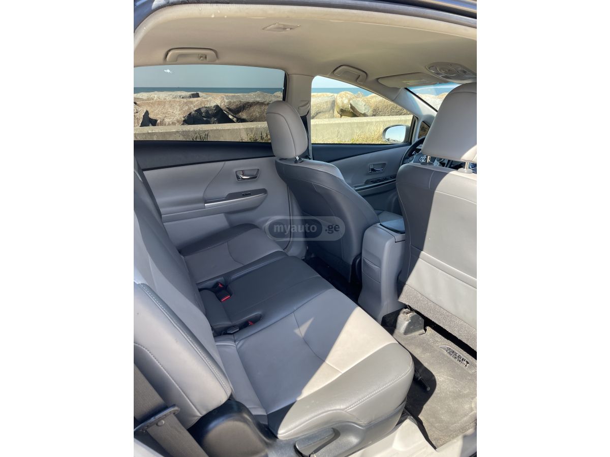 Toyota Prius V - фото 8