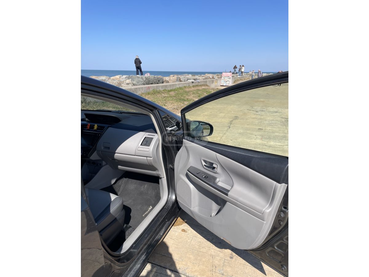 Toyota Prius V - фото 9