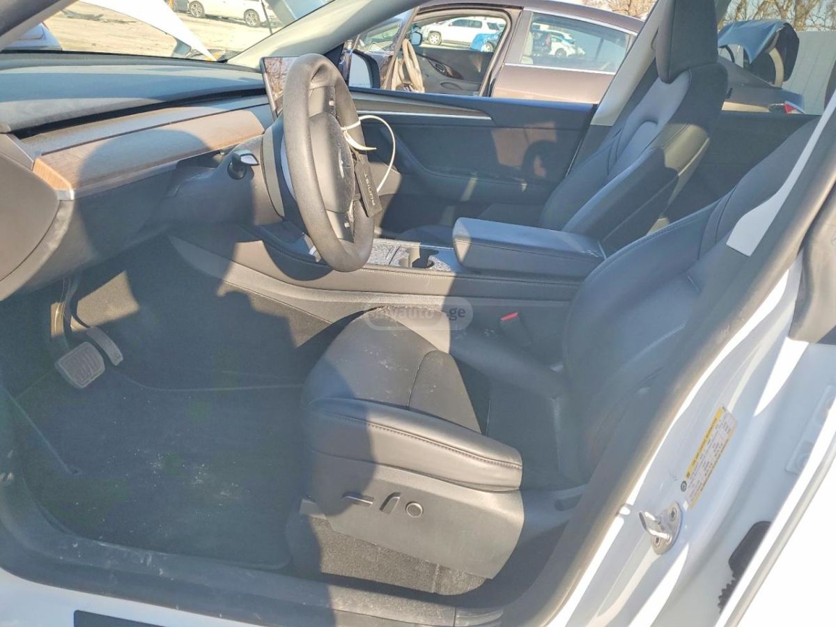 Tesla Model Y - фото 11