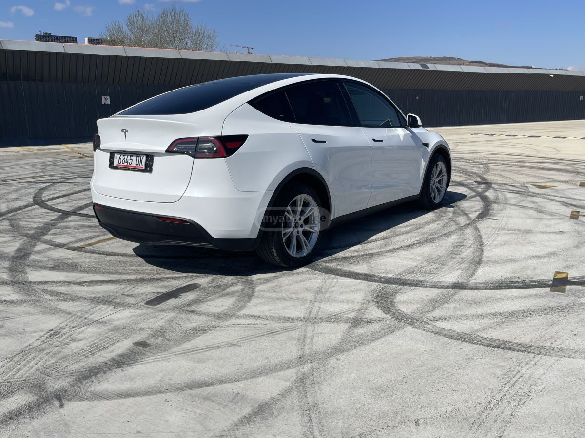Tesla Model Y - фото 7