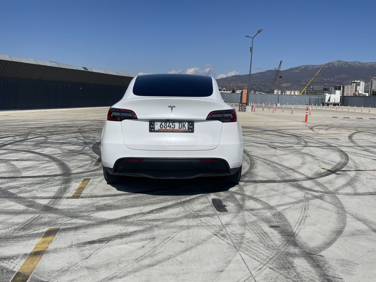 Tesla Model Y - фото 8