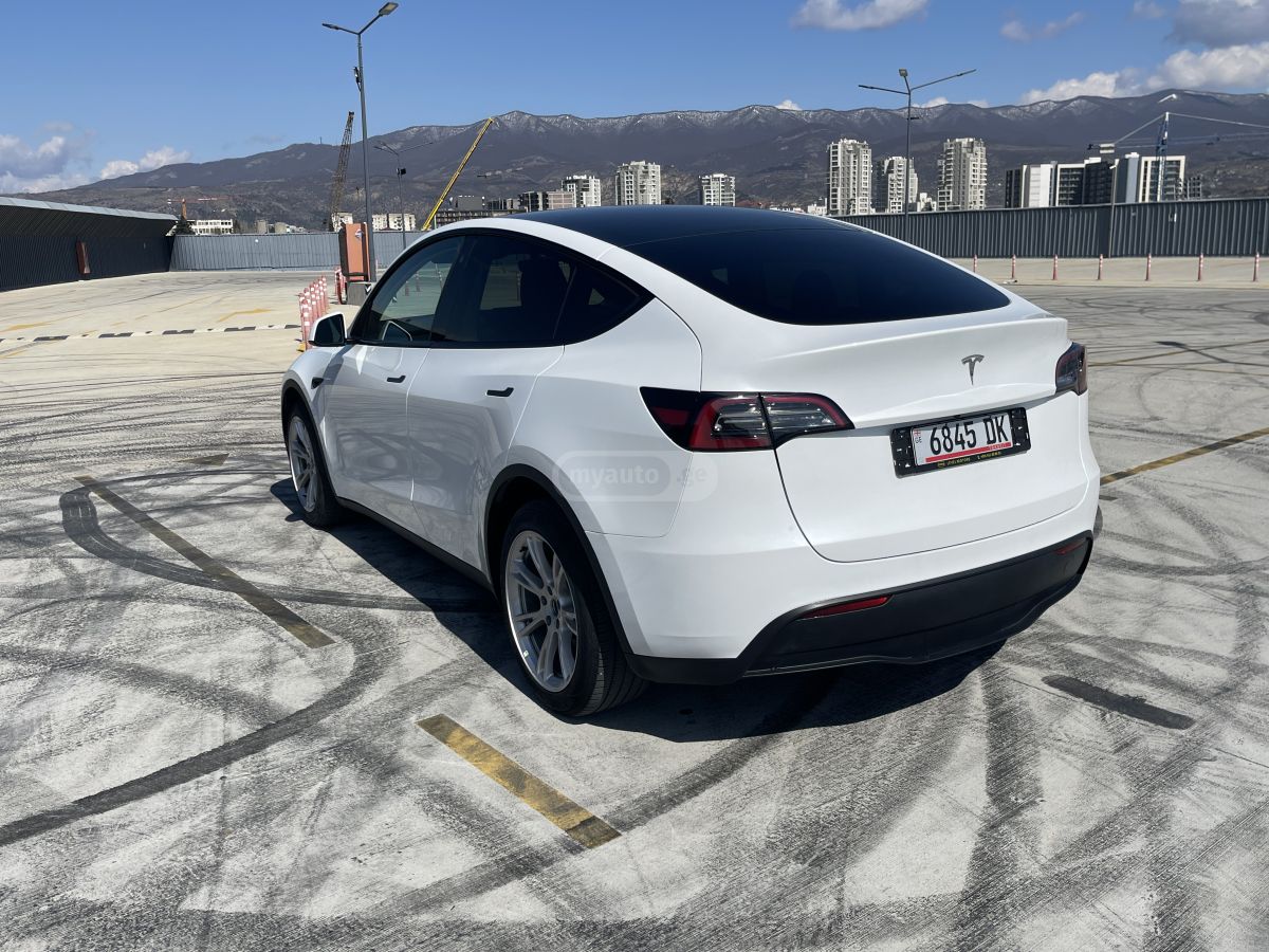 Tesla Model Y - фото 9