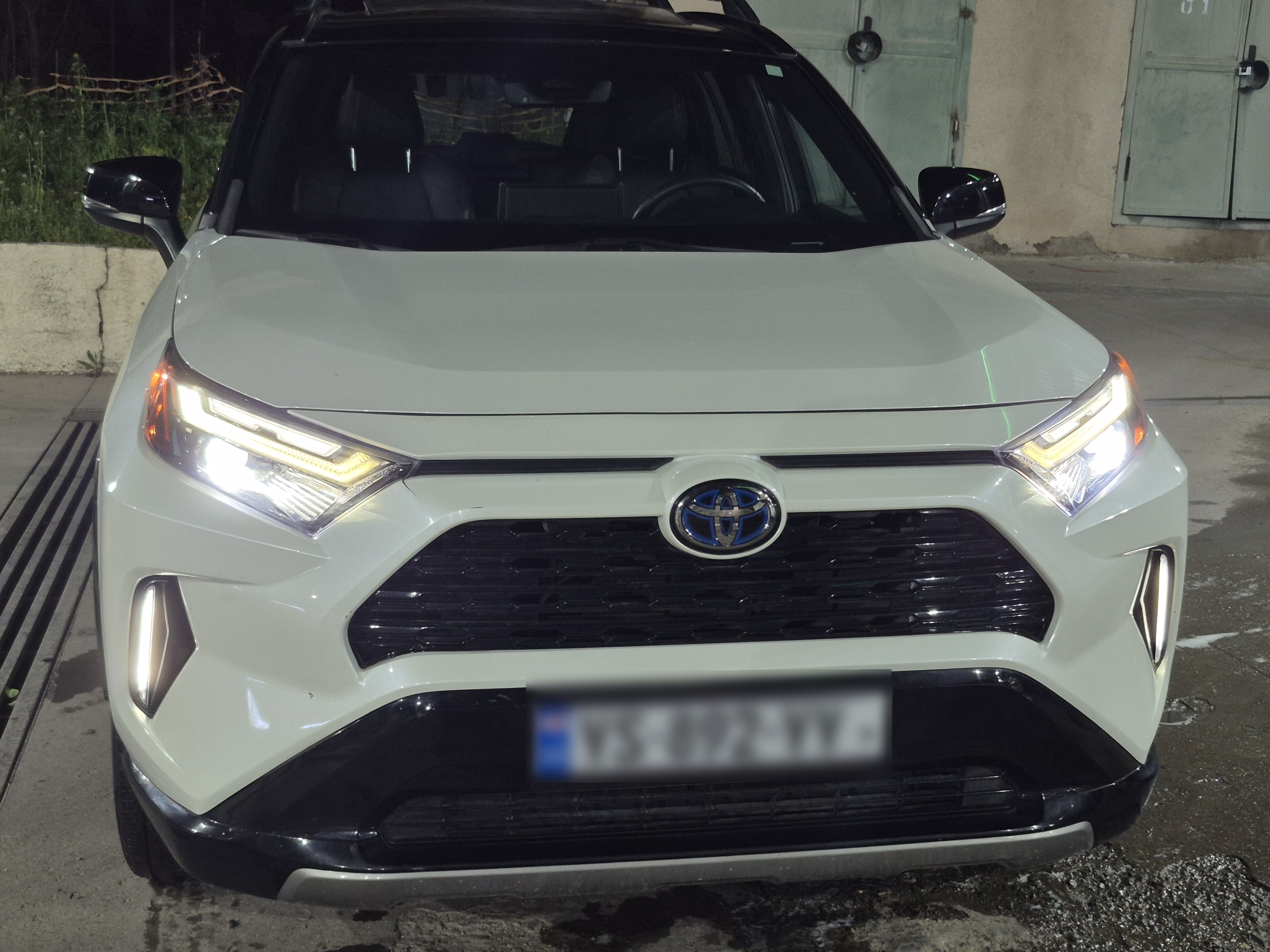 Toyota RAV 4 - фото 1