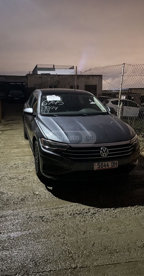 Volkswagen Jetta - фото 1