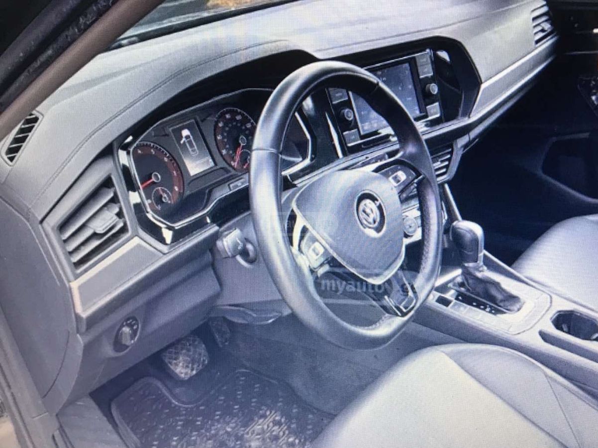 Volkswagen Jetta - фото 3