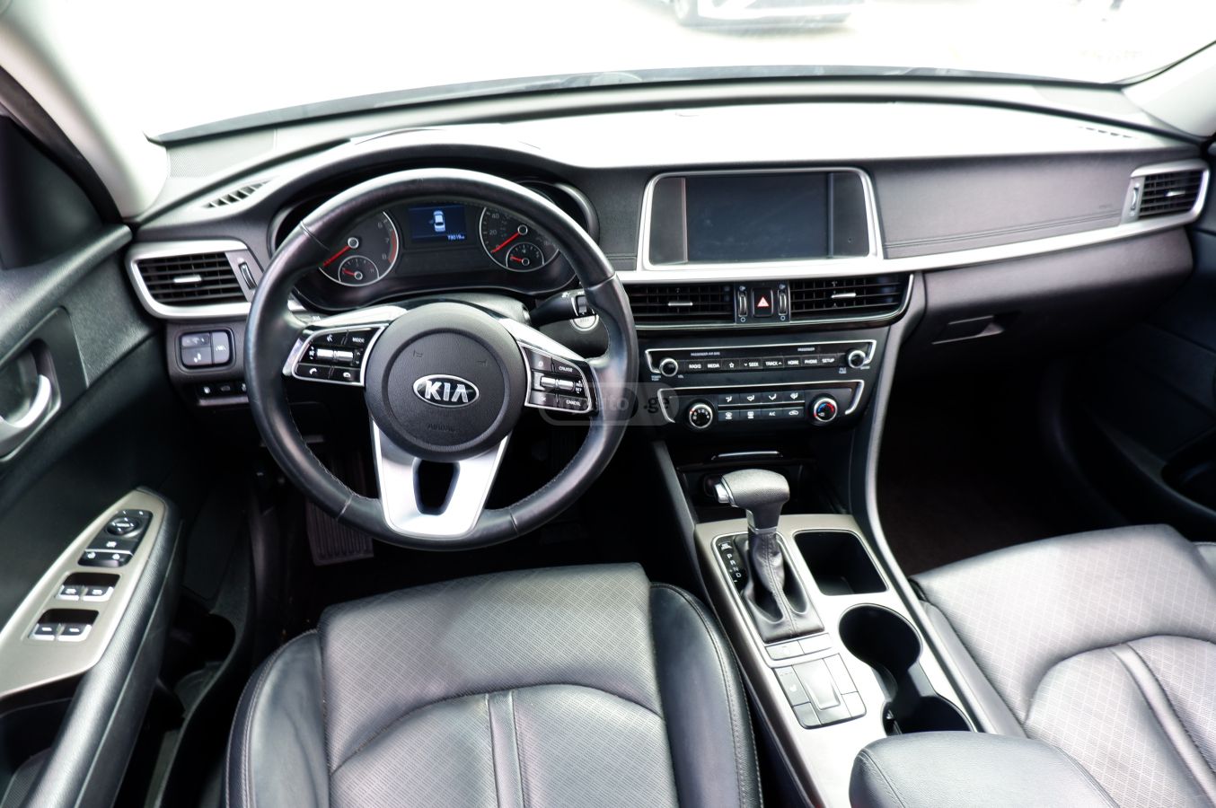 Kia Optima - фото 9