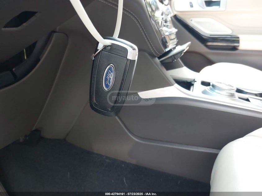 Ford Explorer - фото 10