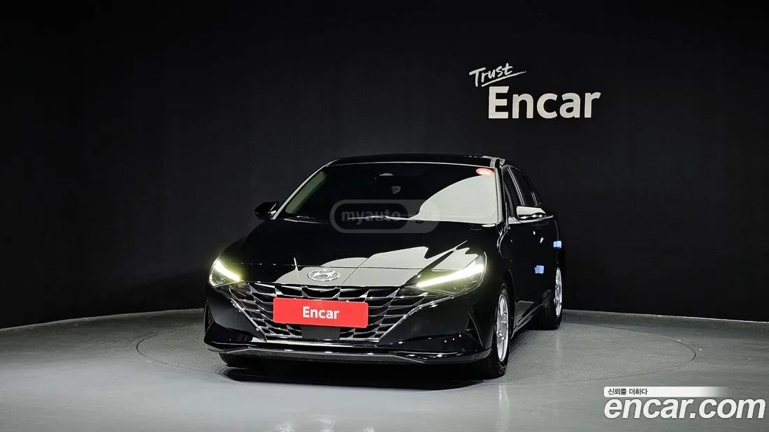 Hyundai Elantra - фото 3