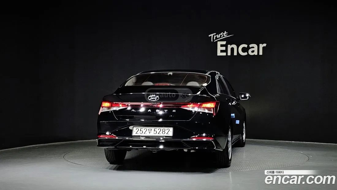 Hyundai Elantra - фото 4