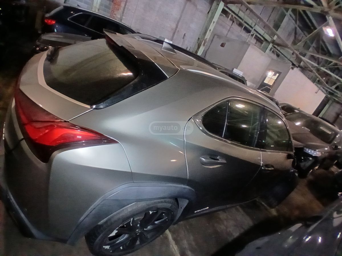 Lexus UX 250 h - фото 2