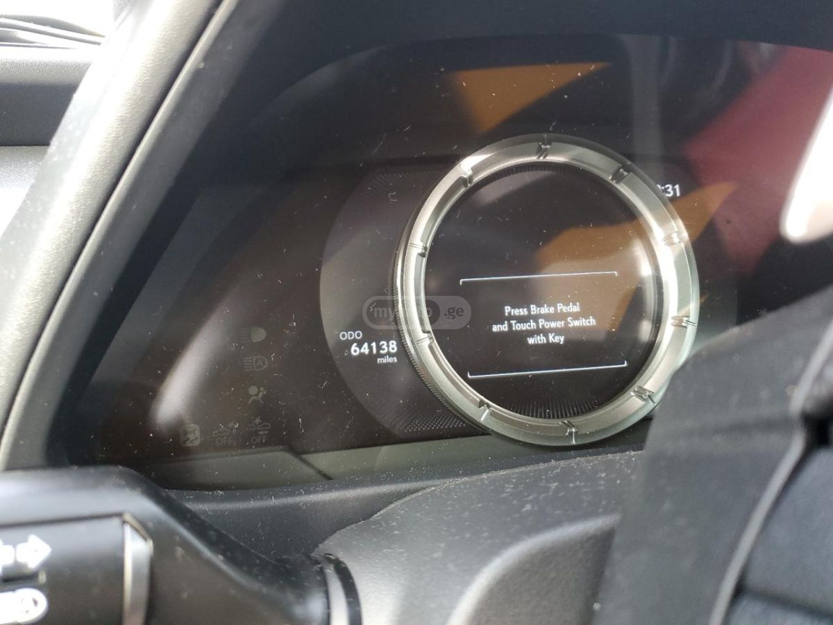 Lexus UX 250 h - фото 4