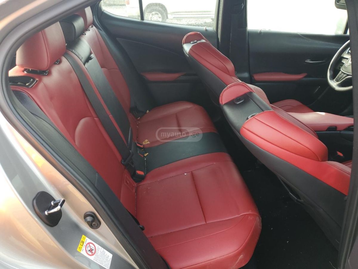 Lexus UX 250 h - фото 8