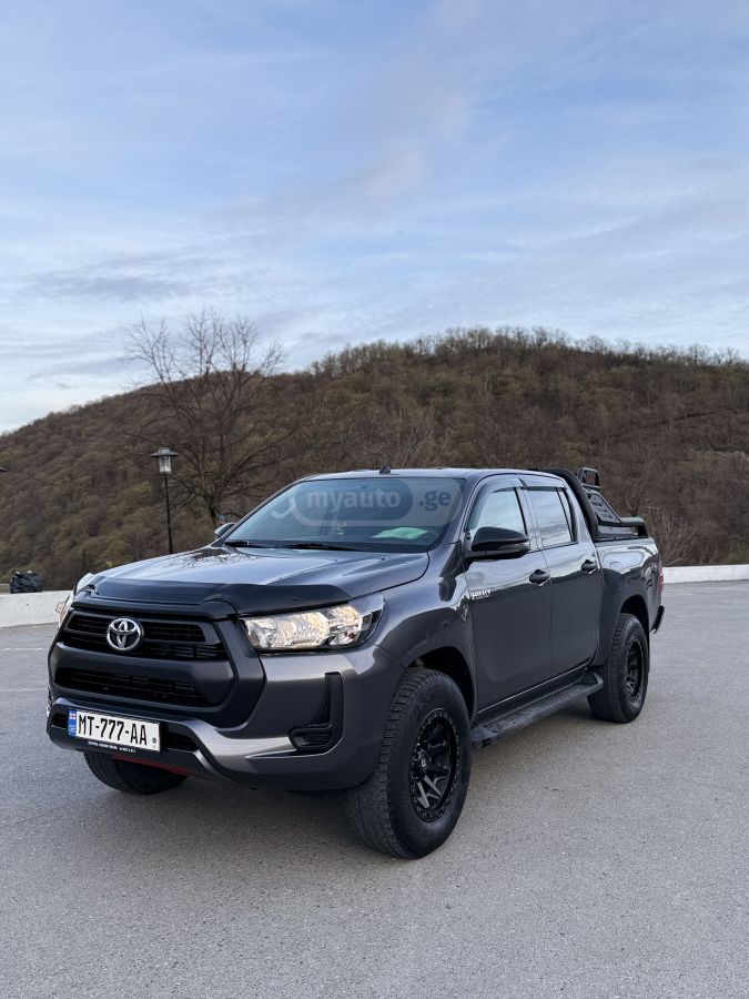 Toyota Hilux - фото 2