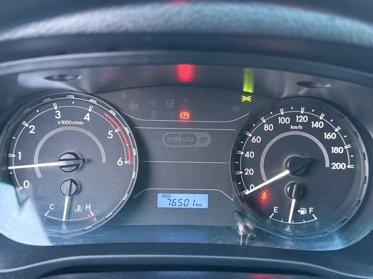 Toyota Hilux - фото 5