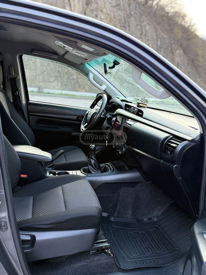 Toyota Hilux - фото 7