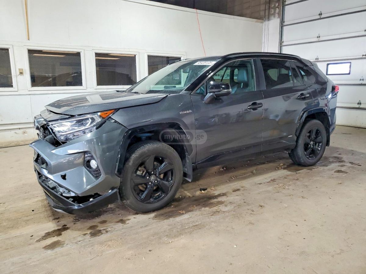 Toyota RAV 4 - фото 1