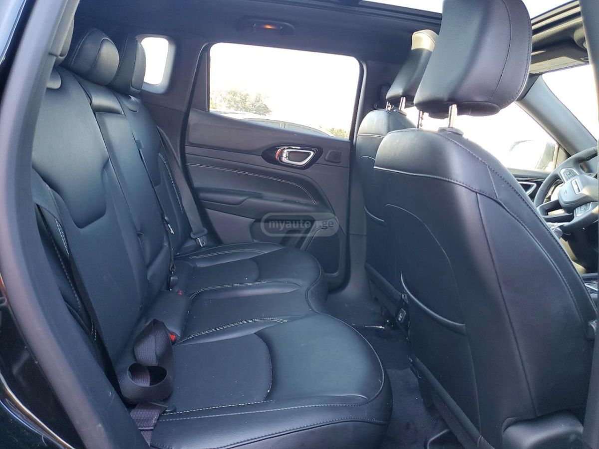 Jeep Limited 4dr 4x4 Automatic — миниатюра 11