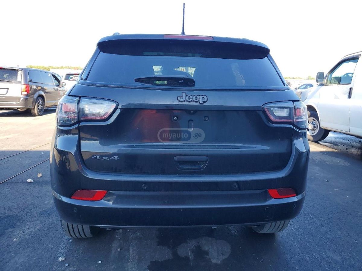 Jeep Limited 4dr 4x4 Automatic — миниатюра 6