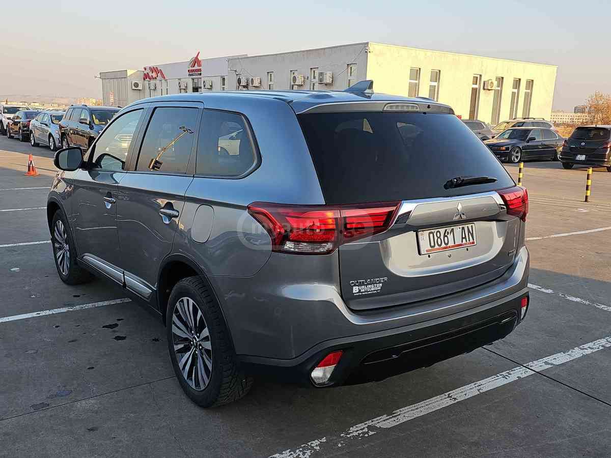 Mitsubishi Mitsubishi Outlander — миниатюра 6