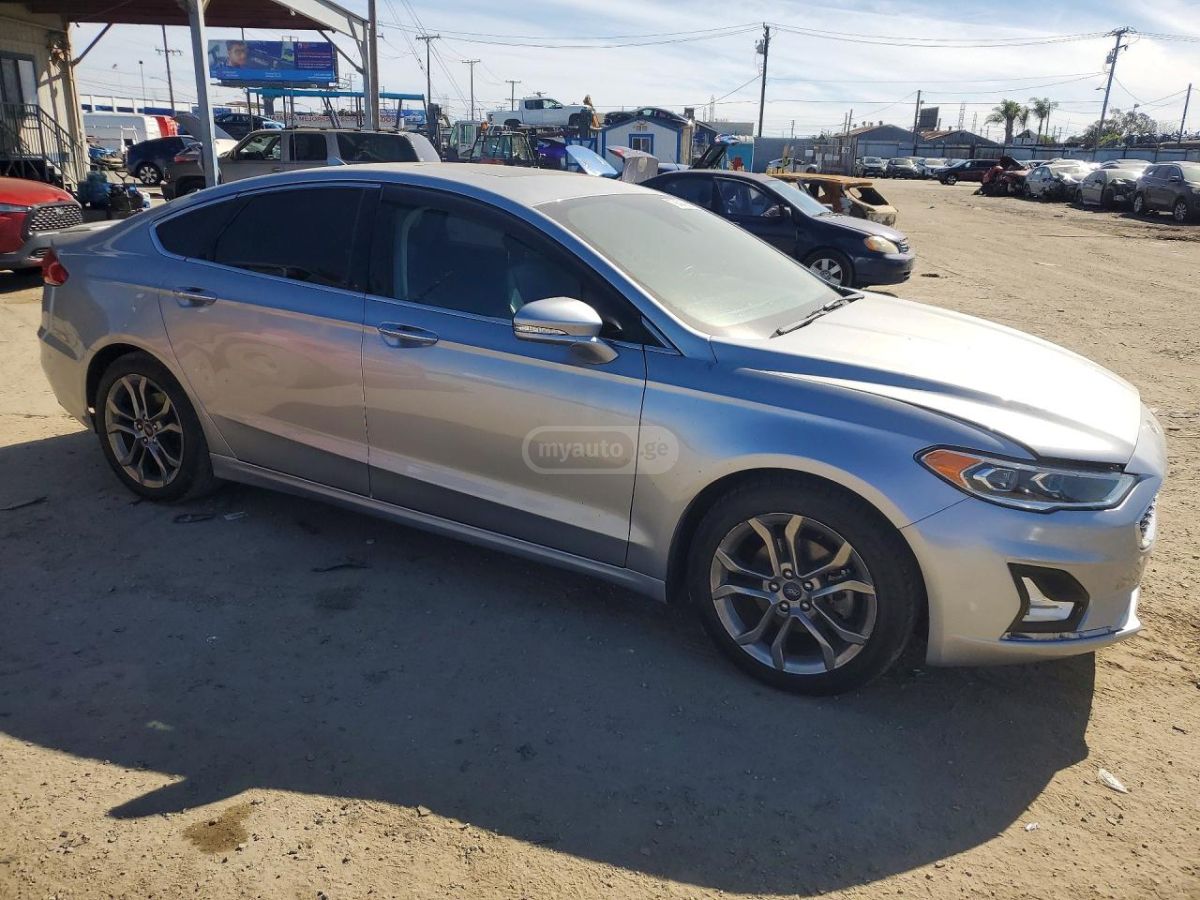 Ford Fusion - фото 4