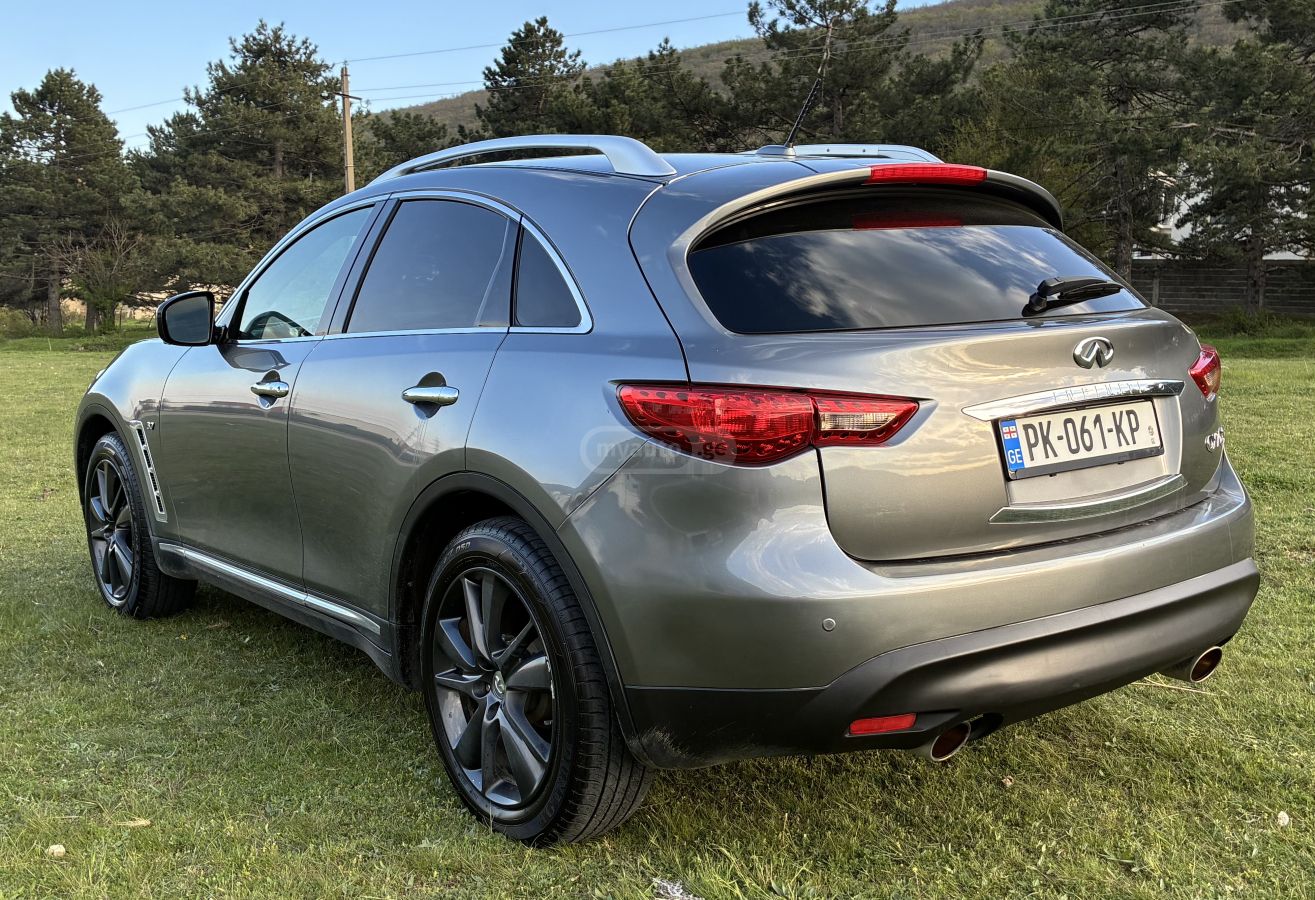 Infiniti QX 70 - фото 1