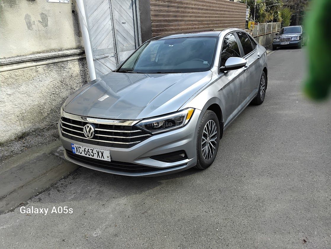 Volkswagen Jetta - фото 1