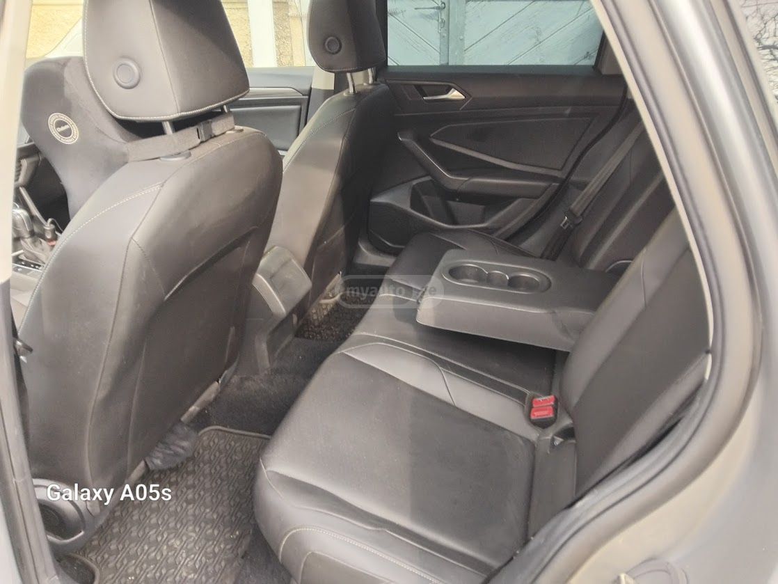 Volkswagen Jetta - фото 14