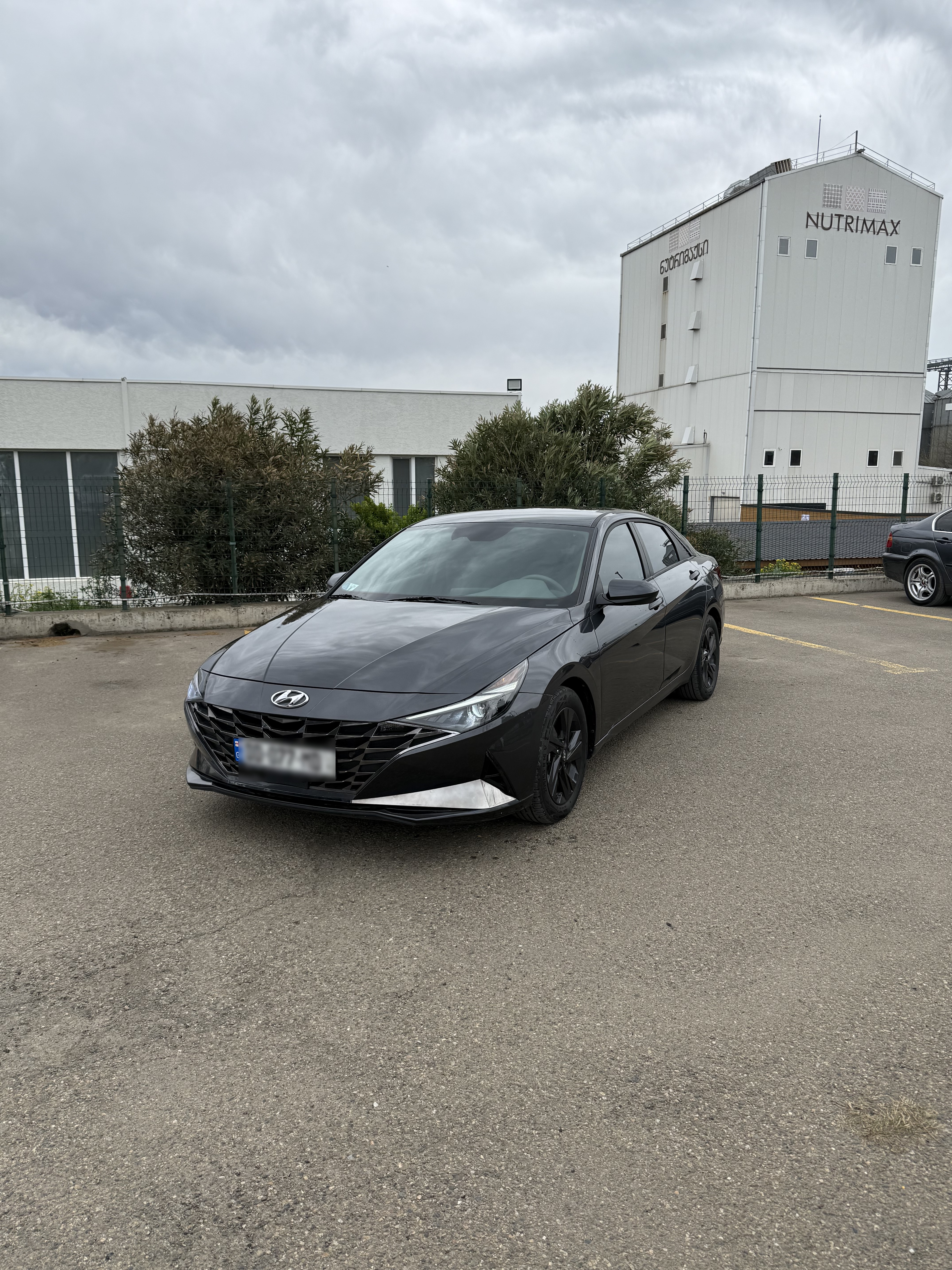 Hyundai Elantra - фото 1