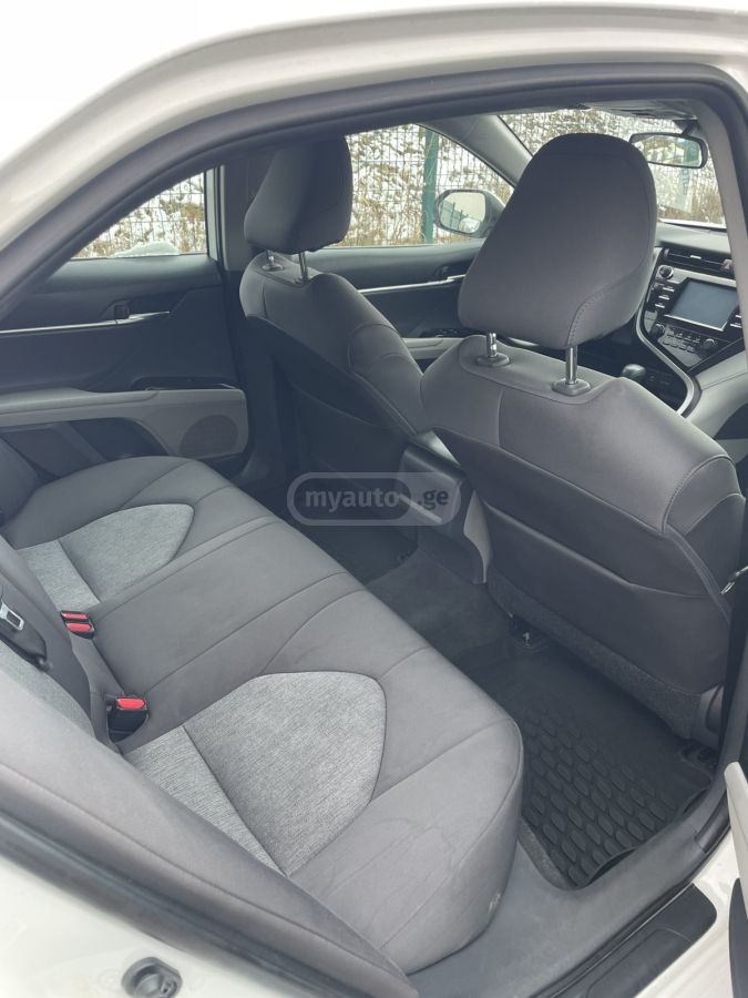 Toyota Camry - фото 3