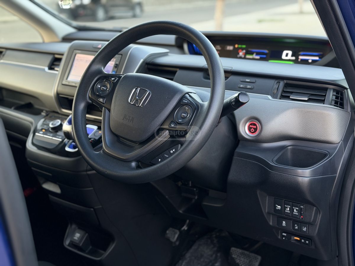 Honda Freed - фото 3