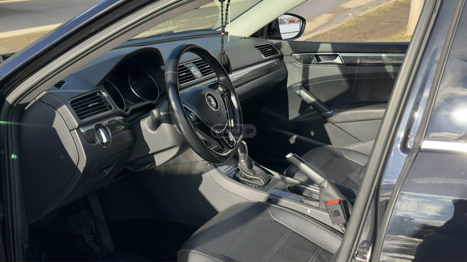 Volkswagen Passat - фото 1