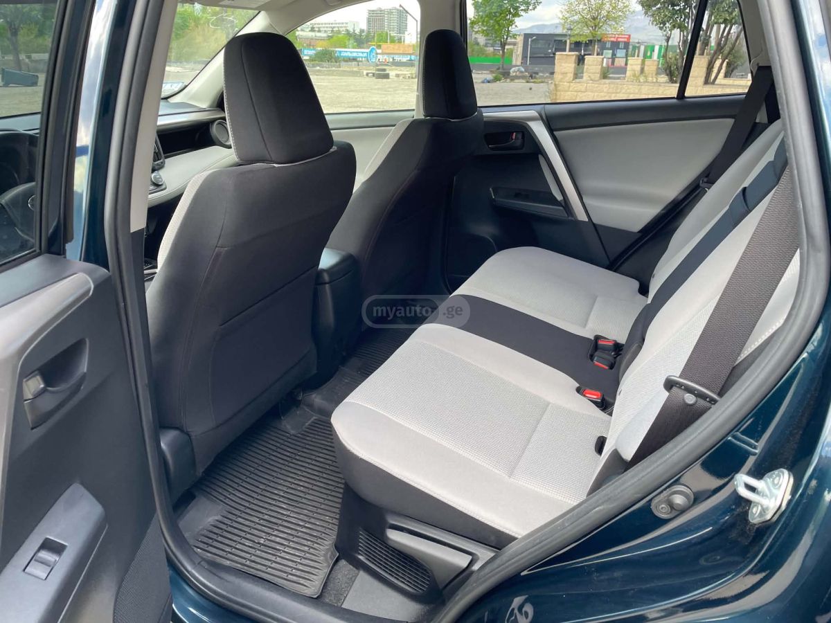 Toyota Rav 4 - фото 4