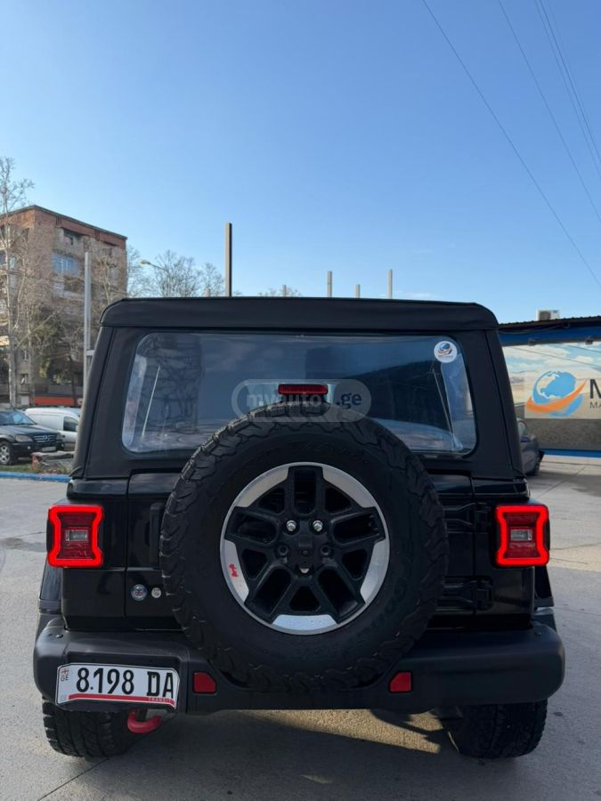 Jeep Wrangler - фото 13