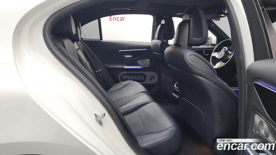 Mercedes-Benz C 63 AMG - фото 12