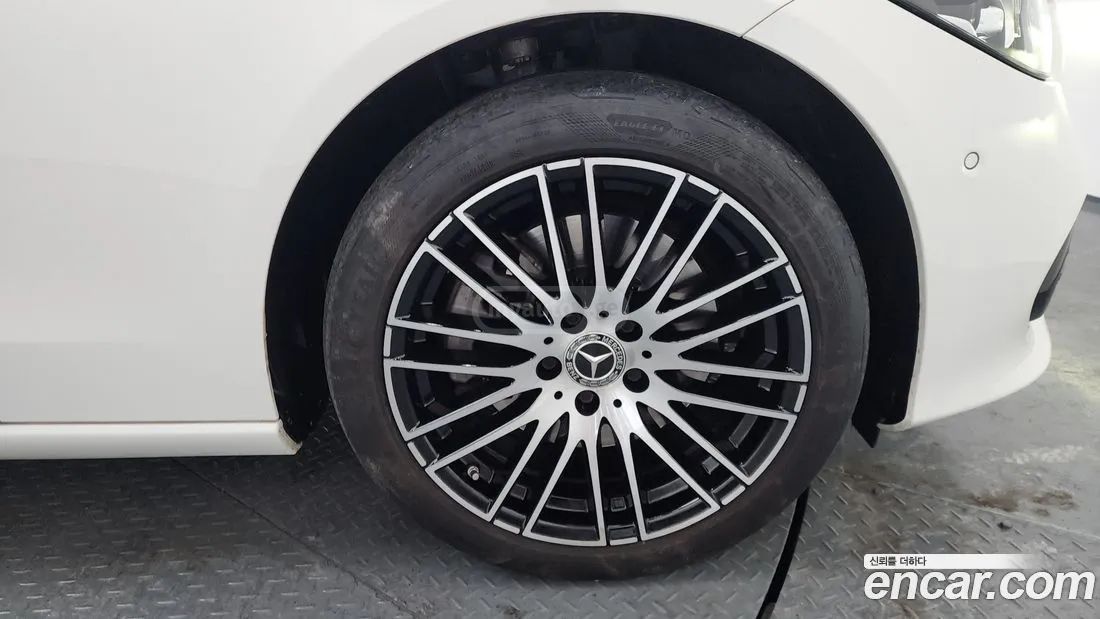 Mercedes-Benz C 63 AMG - фото 5