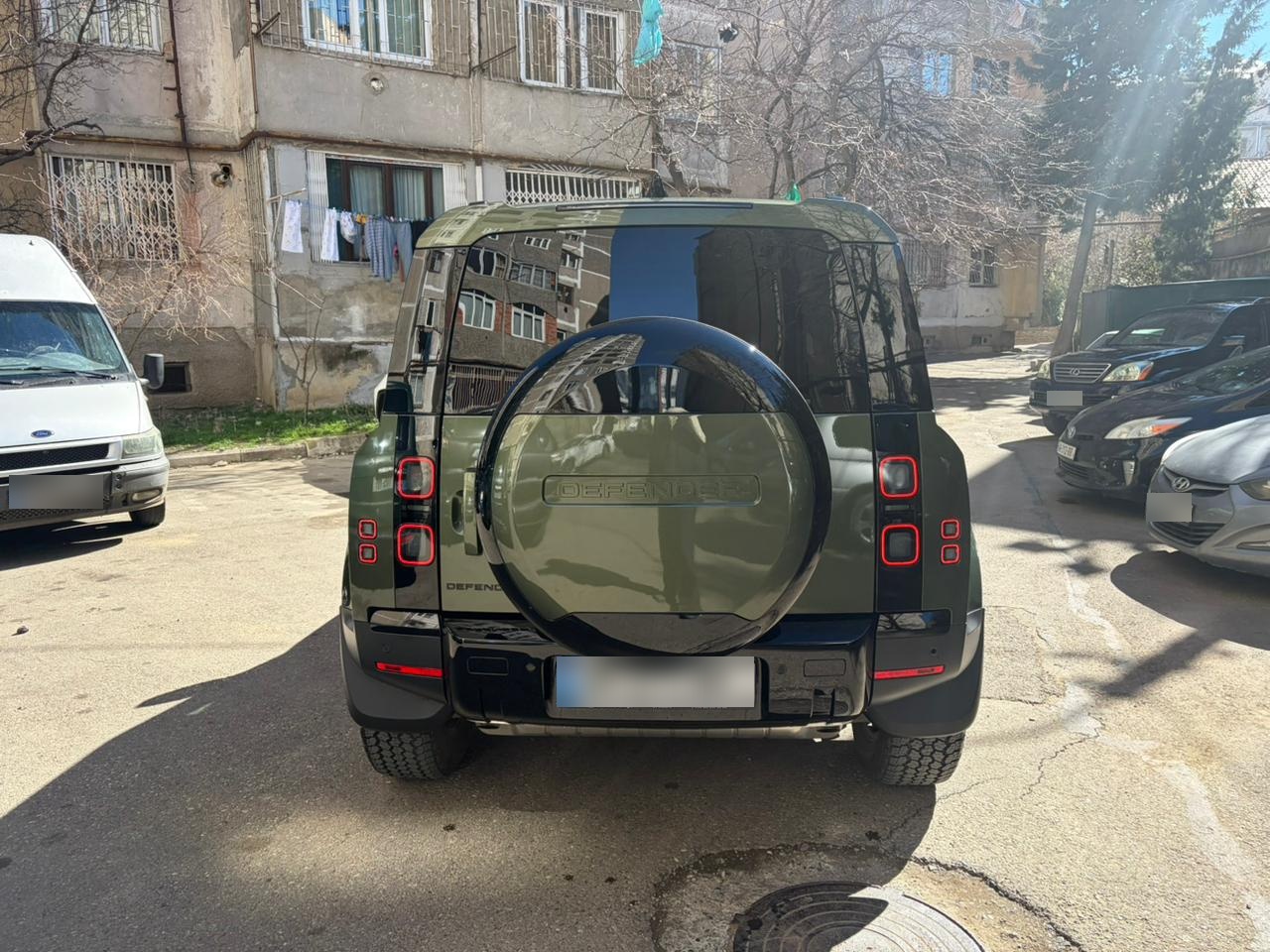 Land Rover Defender 110 - фото 3