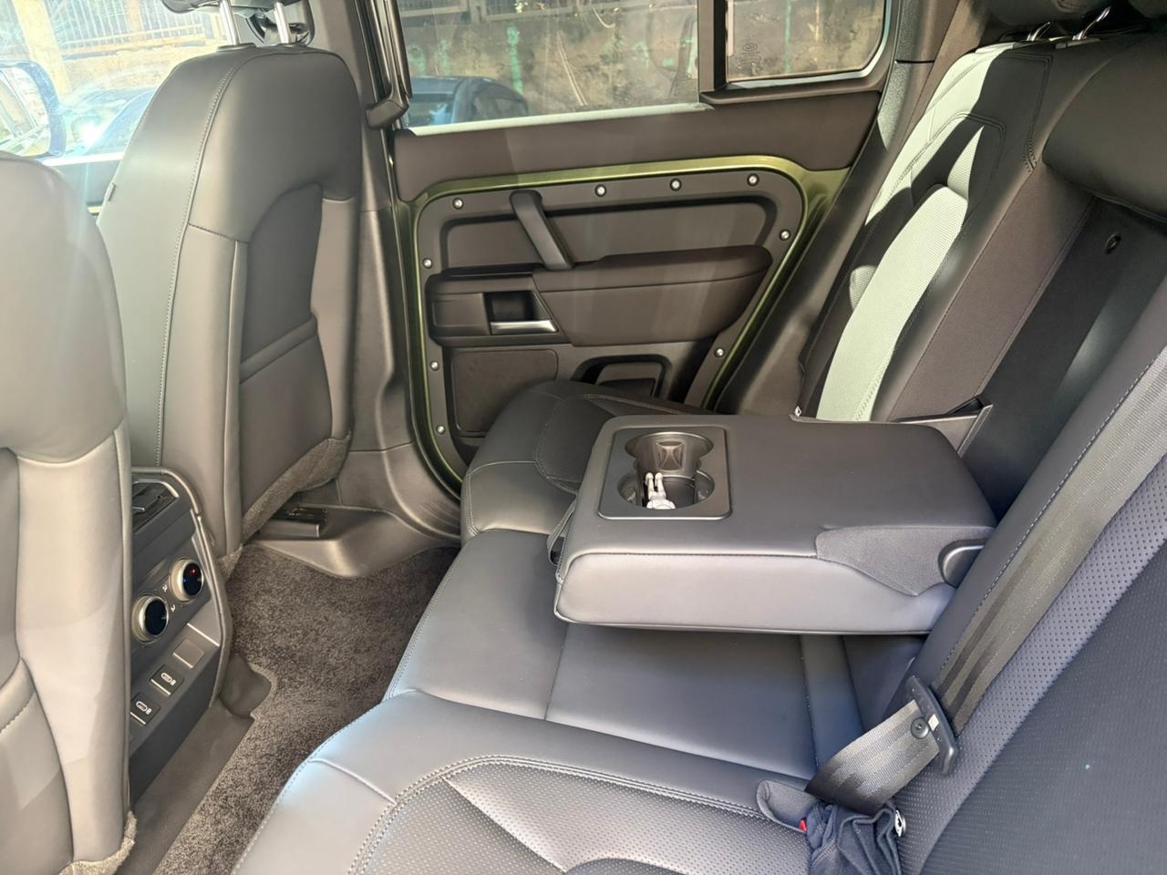 Land Rover Defender 110 - фото 8