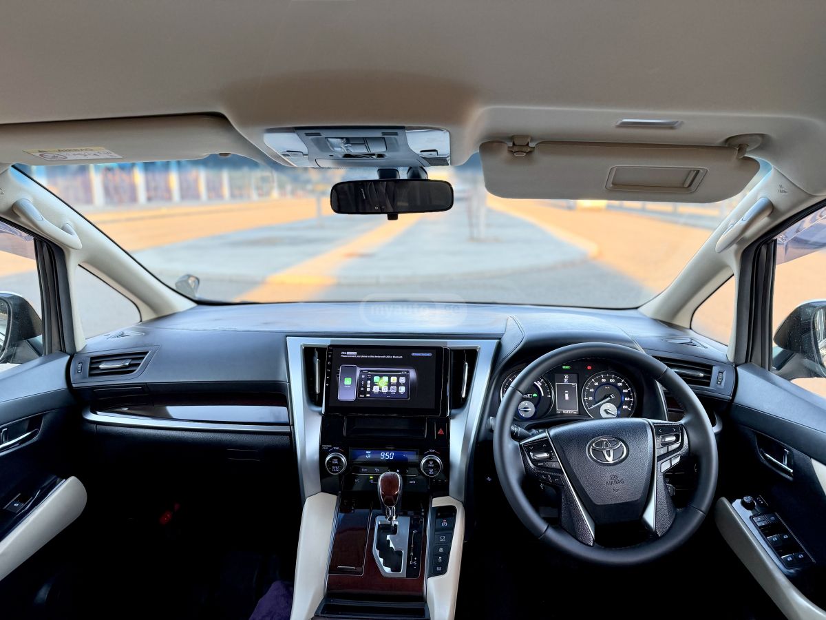 Toyota Alphard - фото 10